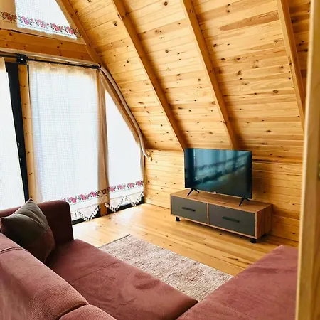Kalkan'da Dogal Ahsap Ev, 2 Yatak Odasi, 1 Banyo, Wi-fi Holiday home